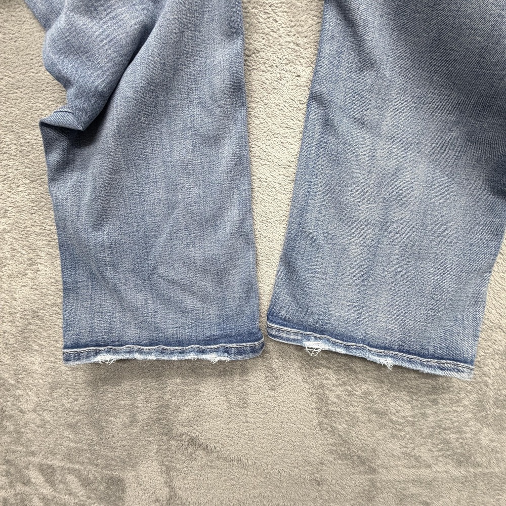 BKE Jeans Mens 33x34 Blue Light Wash Straight Jake Stretch Distressed Fit - Picture 9 of 9